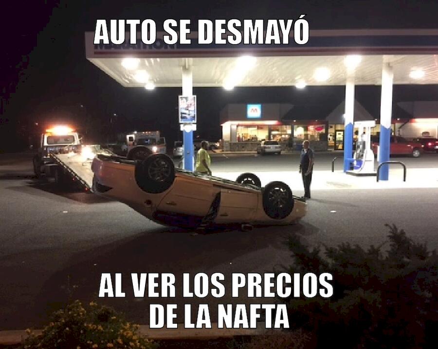 nafta cara subio precios memes cargar el auto 09